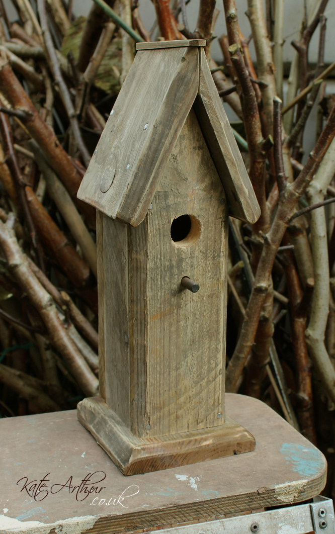 How to make a birdhouse out of wood